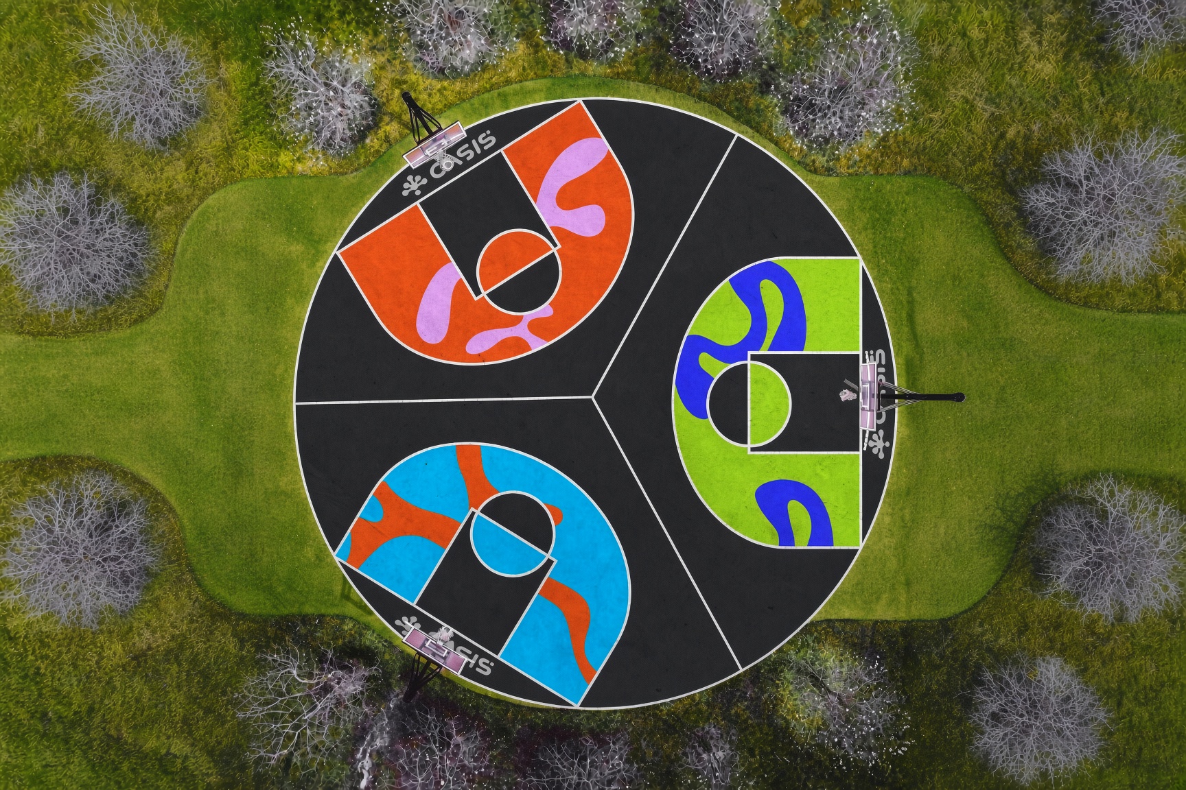 Pista circular de baloncesto con los colores de Oasis